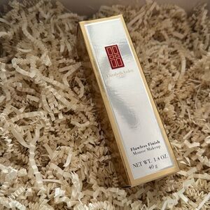 NWT Elizabeth Arden Flawless Finish Mousse Makeup